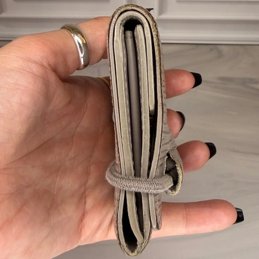 Louis Vuitton Epi Porte-Monnaie Elastique Trifold Wallet – Gray | Project Piece